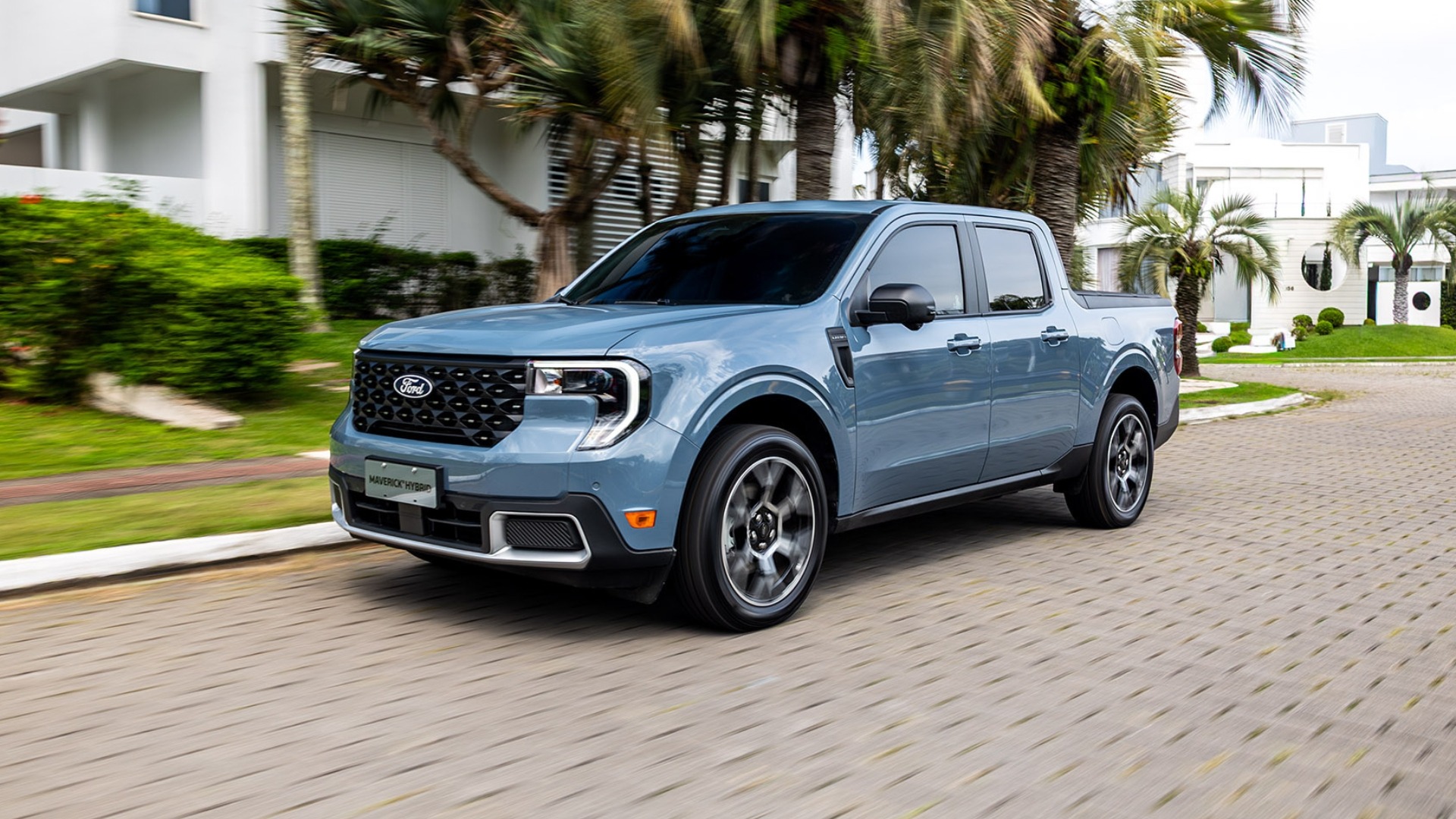 Ford apresenta Maverick Hybrid com tração integral e autonomia de